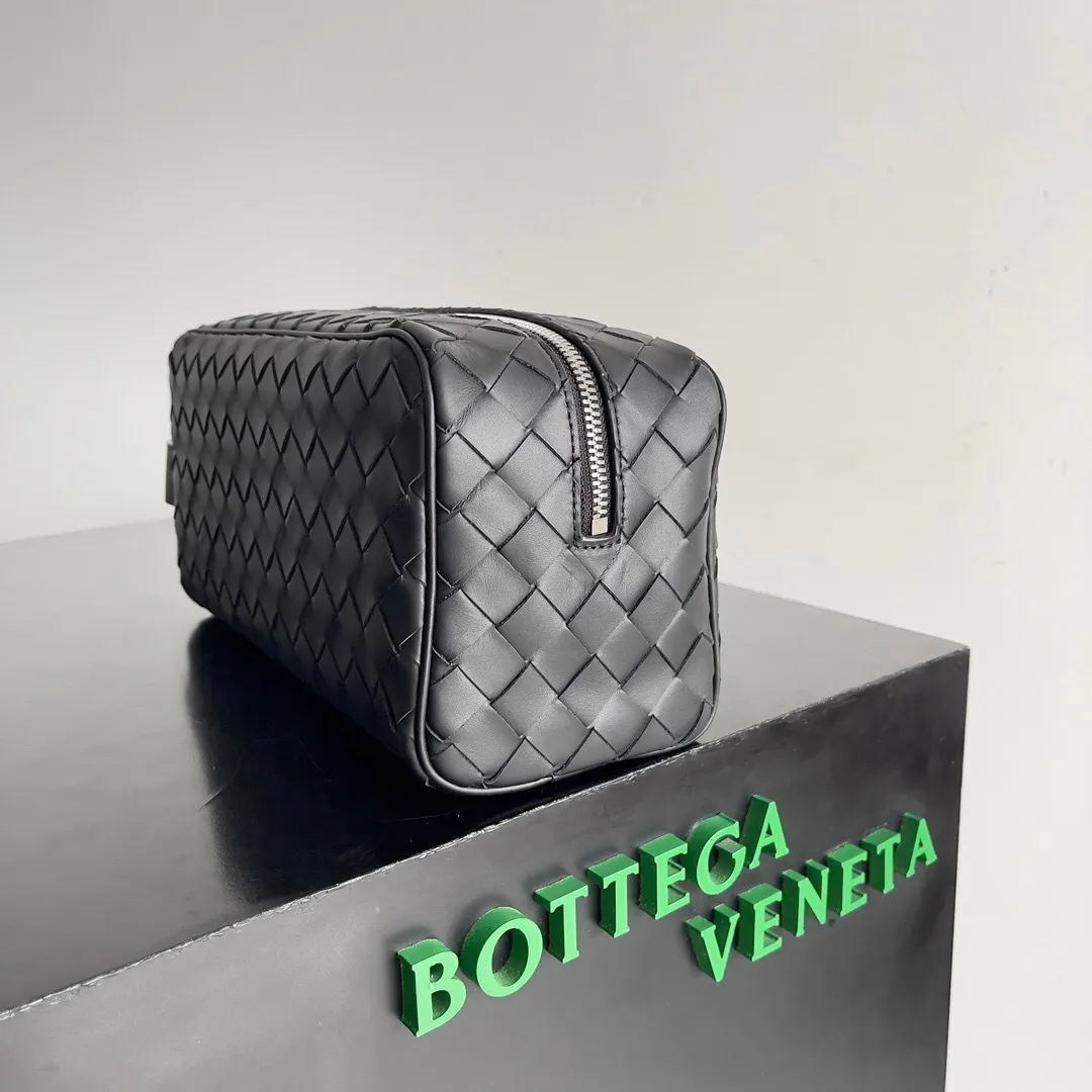 All categories 💚 Authentic bags 💚 BV 2025 new BV toiletry bag